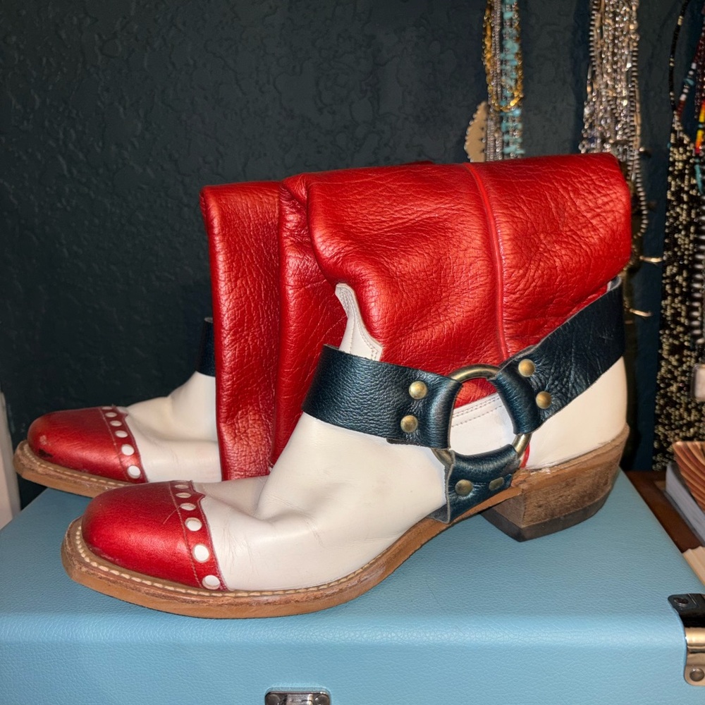 Vintage Wrangler Red and White Western Heeled Boots with Blue Strap - Picture 2 of 3